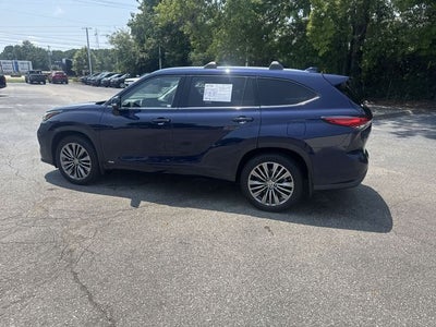 2022 Toyota Highlander Hybrid Platinum