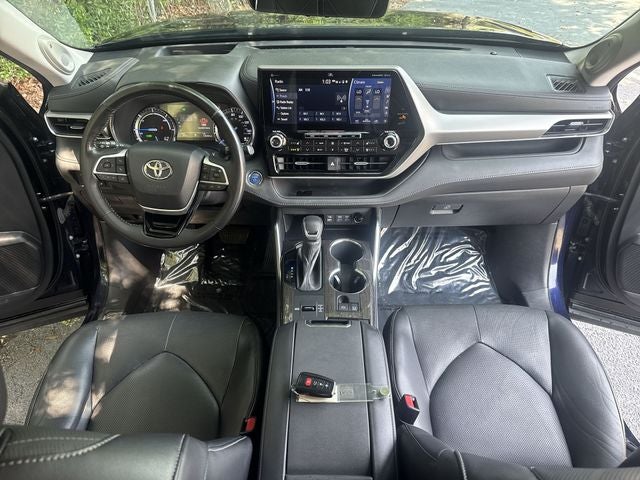 2022 Toyota Highlander Hybrid Platinum