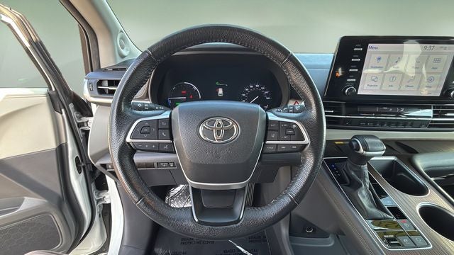 2023 Toyota Sienna XLE 8 Passenger