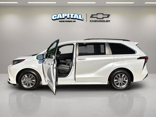 2023 Toyota Sienna XLE 8 Passenger