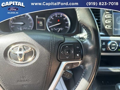2017 Toyota Highlander SE