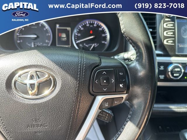 2017 Toyota Highlander SE
