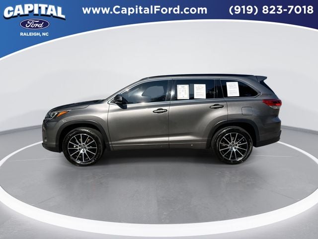 2017 Toyota Highlander SE