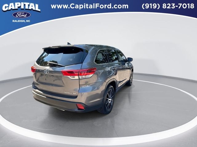 2017 Toyota Highlander SE