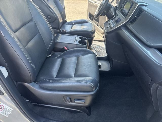 2017 Toyota Sienna SE Premium 8 Passenger