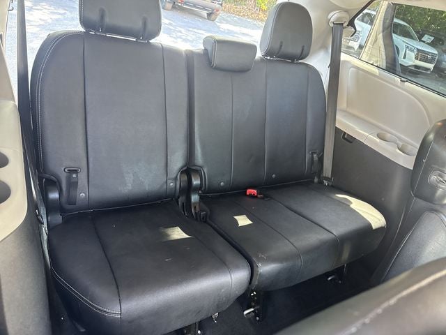 2017 Toyota Sienna SE Premium 8 Passenger