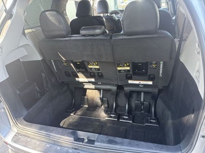 2017 Toyota Sienna SE Premium 8 Passenger