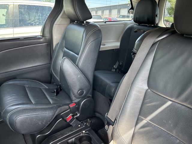 2017 Toyota Sienna SE Premium 8 Passenger