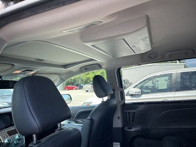 2017 Toyota Sienna SE Premium 8 Passenger