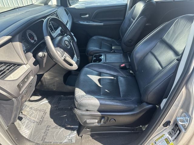 2017 Toyota Sienna SE Premium 8 Passenger