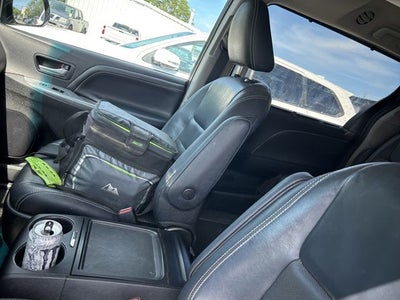 2017 Toyota Sienna SE Premium 8 Passenger