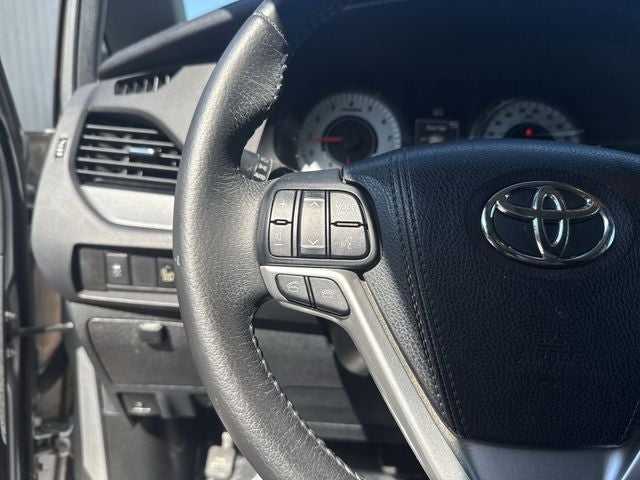 2017 Toyota Sienna SE Premium 8 Passenger