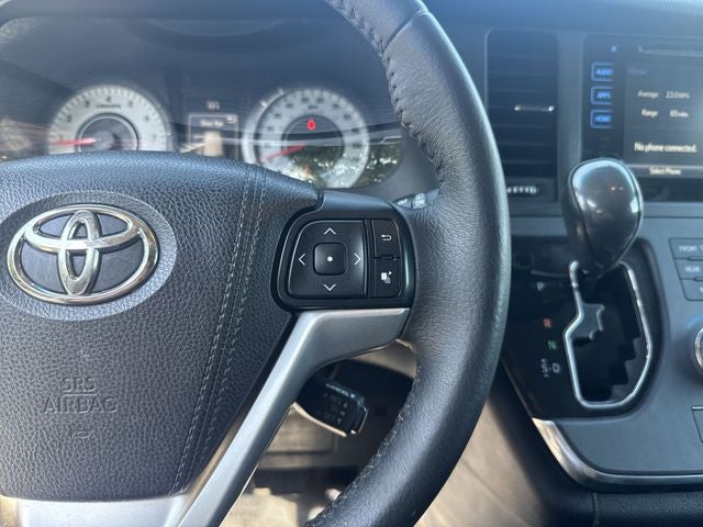 2017 Toyota Sienna SE Premium 8 Passenger