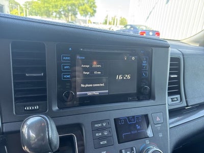 2017 Toyota Sienna SE Premium 8 Passenger