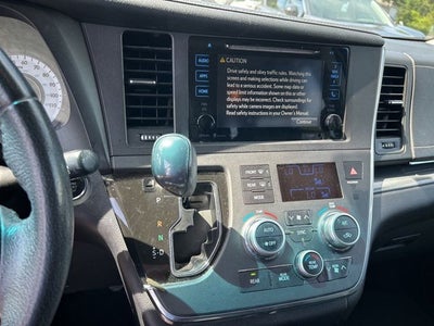 2017 Toyota Sienna SE Premium 8 Passenger