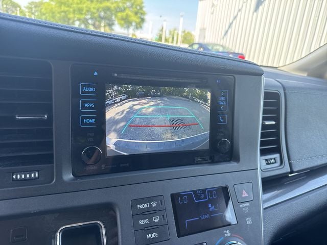2017 Toyota Sienna SE Premium 8 Passenger