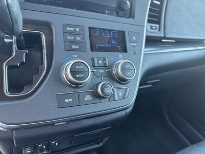 2017 Toyota Sienna SE Premium 8 Passenger