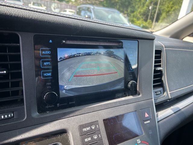 2017 Toyota Sienna SE Premium 8 Passenger