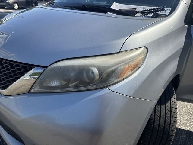 2017 Toyota Sienna SE Premium 8 Passenger