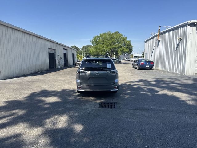2017 Toyota Sienna SE Premium 8 Passenger
