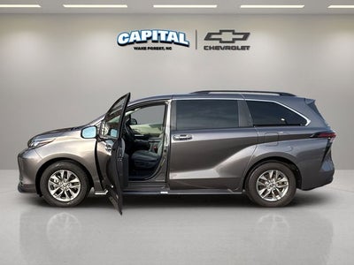 2024 Toyota Sienna XLE 8 Passenger