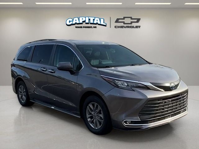 2024 Toyota Sienna XLE 8 Passenger