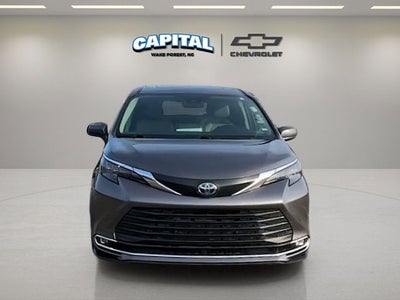 2024 Toyota Sienna XLE 8 Passenger