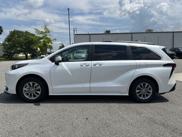 2026 Toyota Sienna XLE 8 Passenger