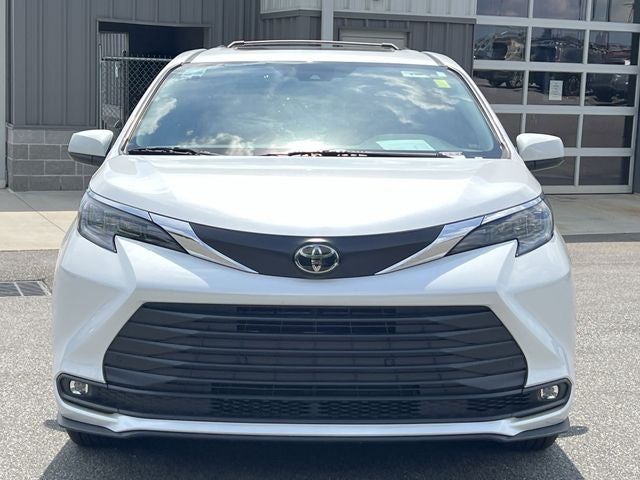 2026 Toyota Sienna XLE 8 Passenger