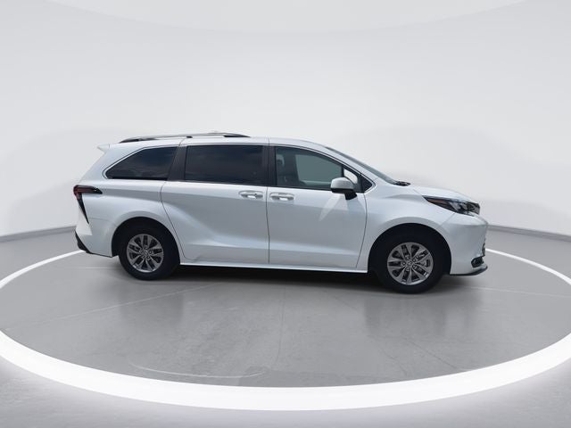 2026 Toyota Sienna XLE 8 Passenger