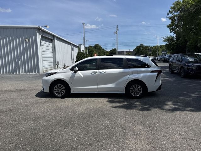2024 Toyota Sienna XLE 7 Passenger