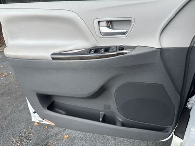 2018 Toyota Sienna XLE 8 Passenger