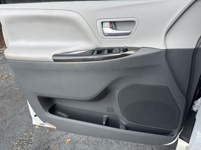 2018 Toyota Sienna XLE 8 Passenger