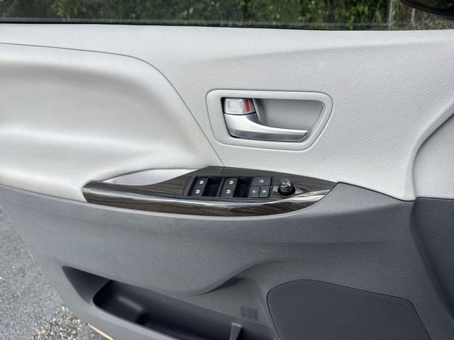2018 Toyota Sienna XLE 8 Passenger