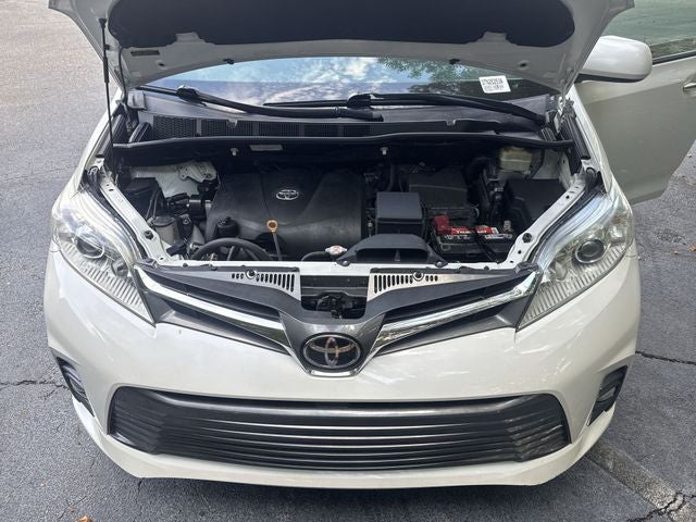 2018 Toyota Sienna XLE 8 Passenger