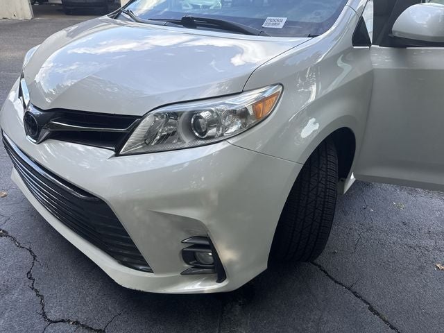 2018 Toyota Sienna XLE 8 Passenger