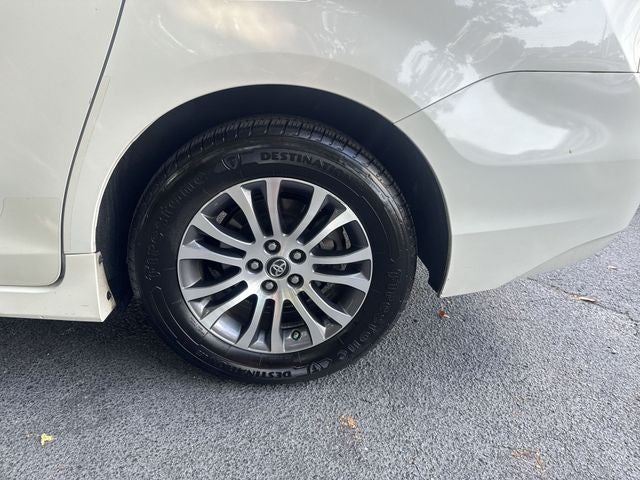 2018 Toyota Sienna XLE 8 Passenger