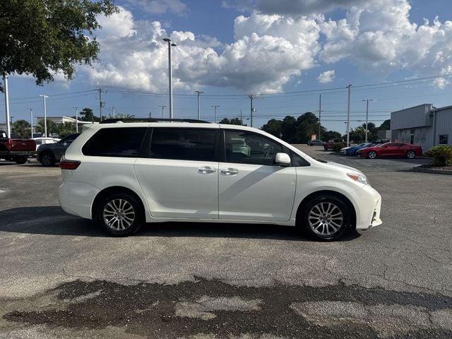 2018 Toyota Sienna XLE 8 Passenger