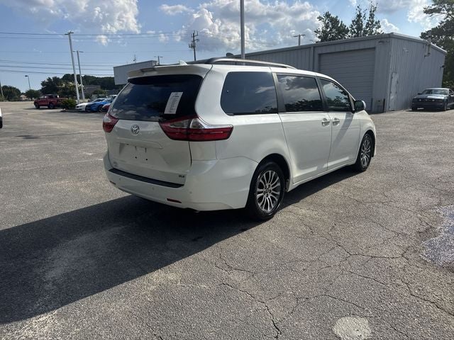 2018 Toyota Sienna XLE 8 Passenger