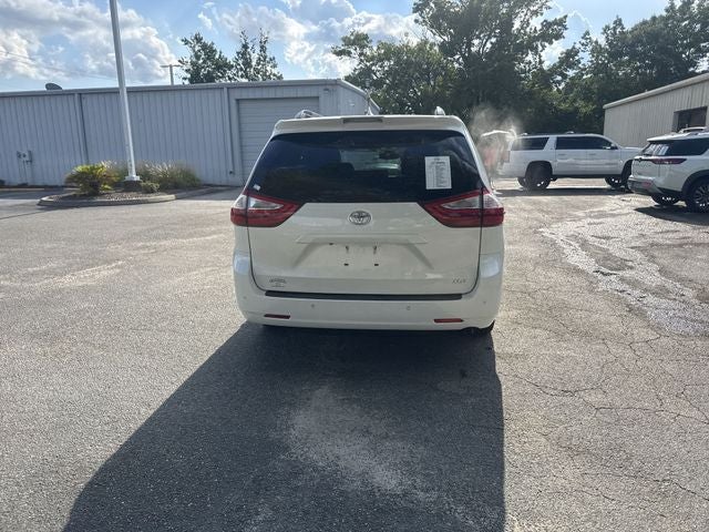 2018 Toyota Sienna XLE 8 Passenger
