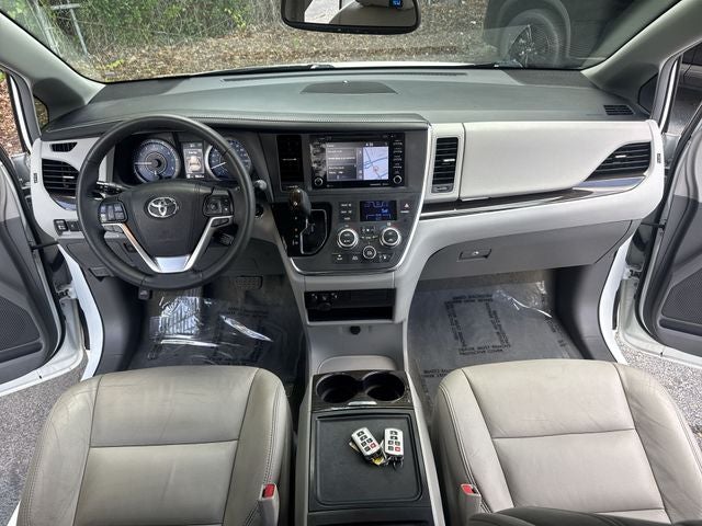 2018 Toyota Sienna XLE 8 Passenger