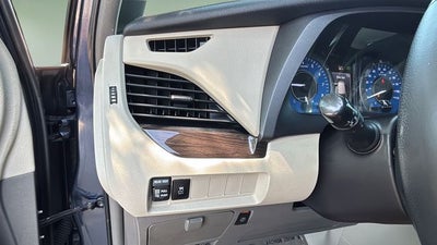 2019 Toyota Sienna XLE 8 Passenger