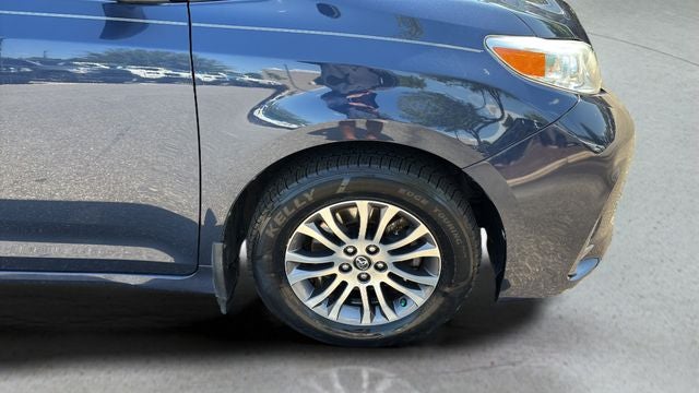 2019 Toyota Sienna XLE 8 Passenger