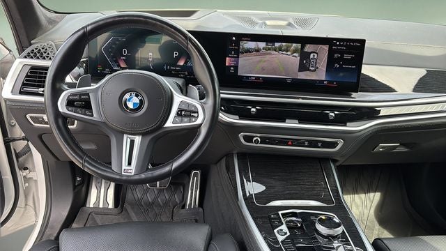 2023 BMW X7 M60i