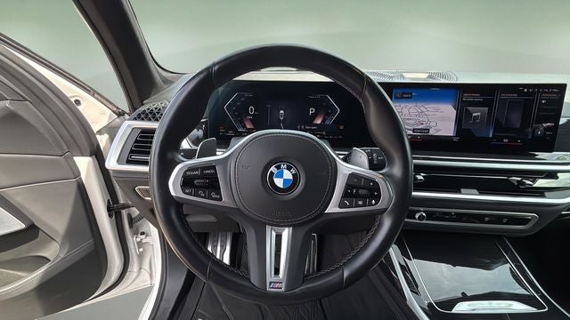 2023 BMW X7 M60i