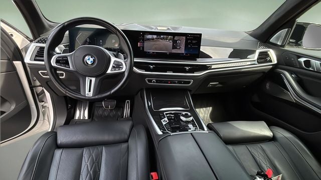 2023 BMW X7 M60i
