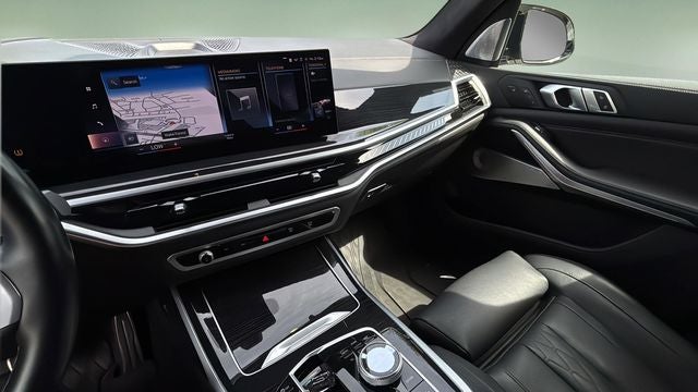 2023 BMW X7 M60i