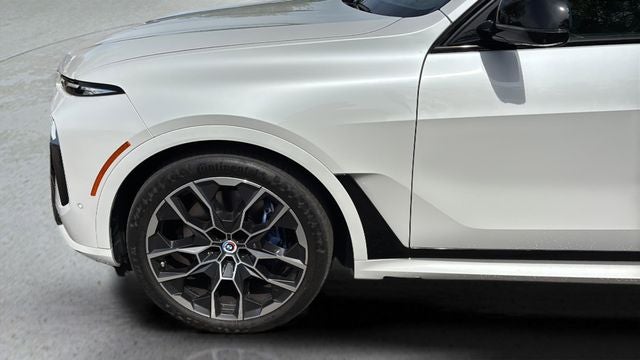 2023 BMW X7 M60i
