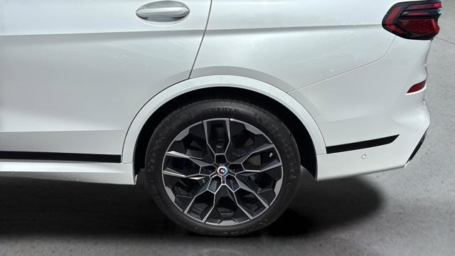 2023 BMW X7 M60i