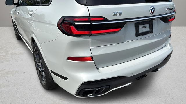 2023 BMW X7 M60i
